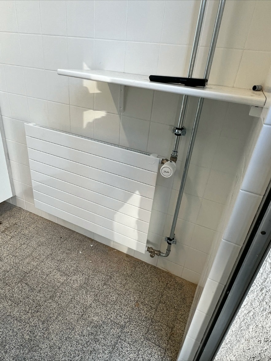 Flachheizkörper mit Danfoss-Thermostatventil